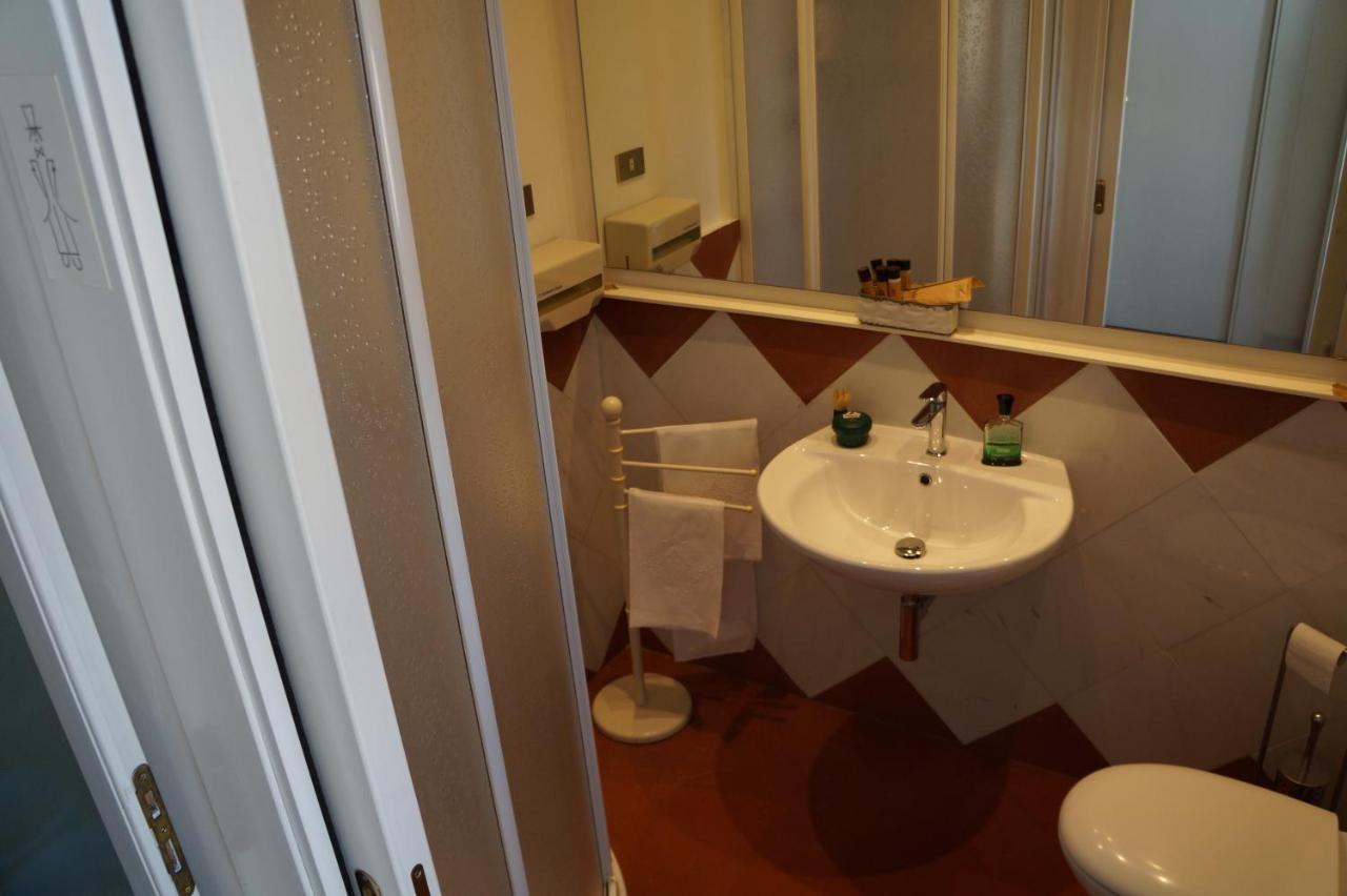 Palazzo Bernardini B & B มาเตรา ภายนอก รูปภาพ